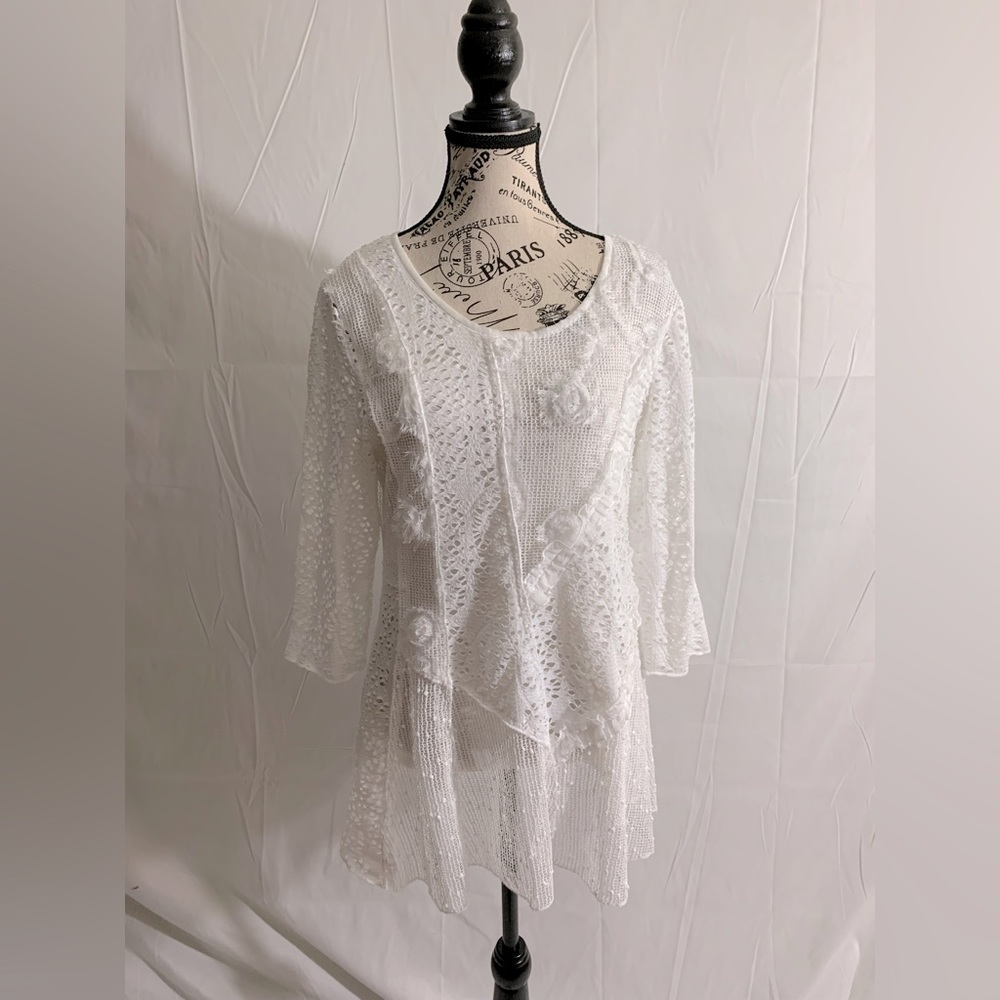 Feratelli white lace crochet versatile top or dress.Fully lined. Sz:L